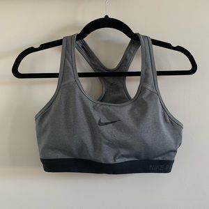 Nike Medium Support Sports Bra